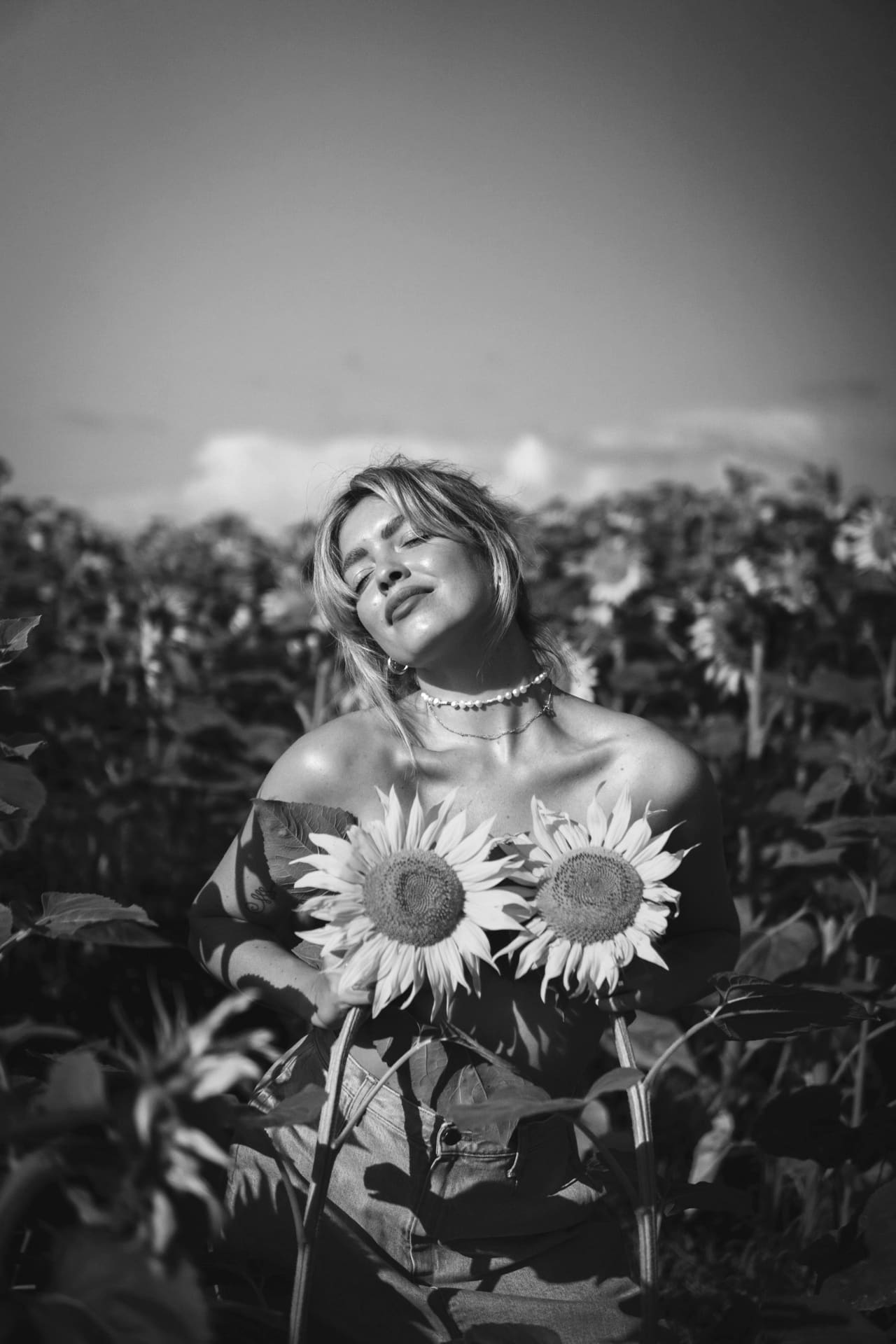 Portrait of Chantal Meyer in a sunflower field.